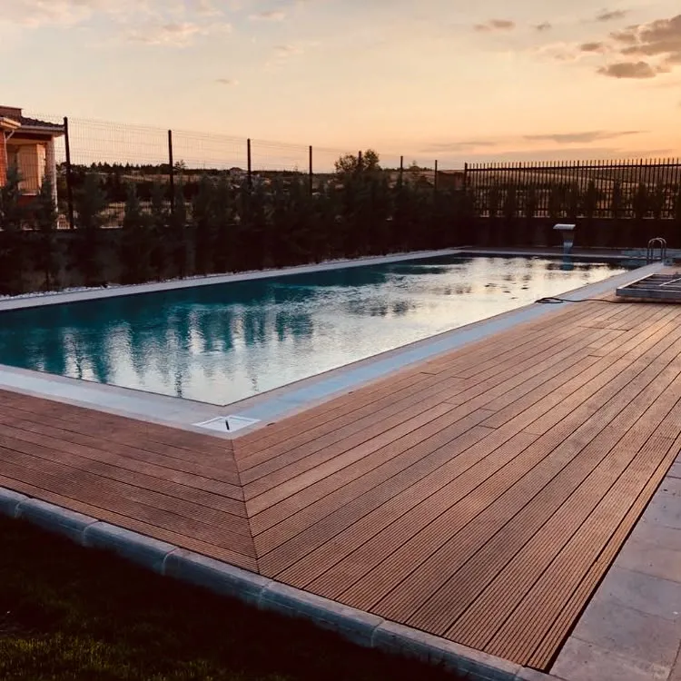 Havuz Kenarında Lüks ve Güvenlik: Deckline Kompozit Deck Uygulaması